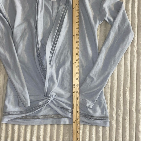 Lululemon Ivivia Long Sleeve Top Girls Light Blue - Picture 4 of 6